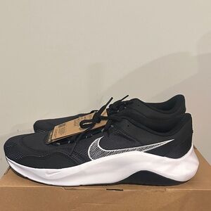 Nike Legend Essential 3 NN in Black and Gray